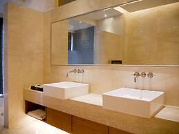 Moonshy Boutique Motel