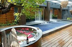 Moonshy Boutique Motel