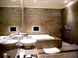 Moonshy Boutique Motel