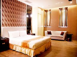 Moonshy Boutique Motel