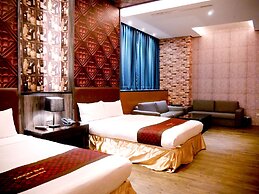 Moonshy Boutique Motel