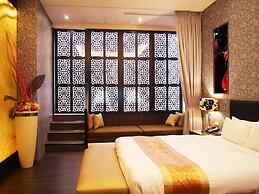 Moonshy Boutique Motel