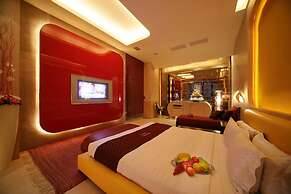 Moonshy Boutique Motel