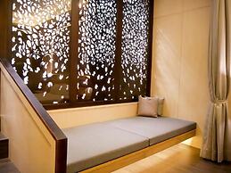 Moonshy Boutique Motel