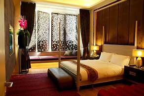 Moonshy Boutique Motel