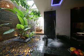 Moonshy Boutique Motel