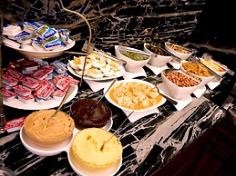 Moonshy Boutique Motel