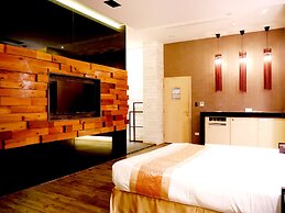 Moonshy Boutique Motel