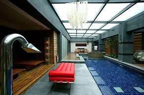 Moonshy Boutique Motel