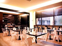 Moonshy Boutique Motel