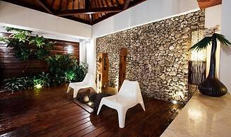 Moonshy Boutique Motel