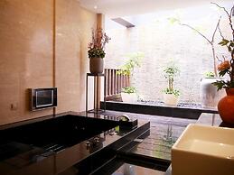 Moonshy Boutique Motel