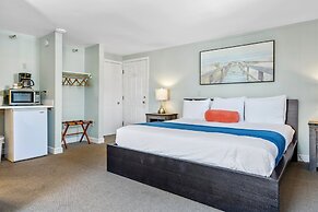 The Lighthouse Inn & Suites