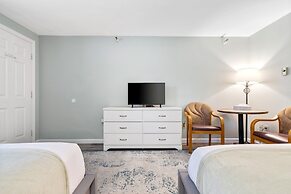 The Lighthouse Inn & Suites