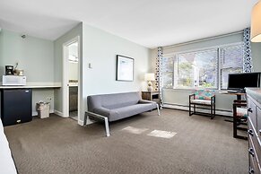The Lighthouse Inn & Suites