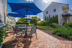 The Lighthouse Inn & Suites