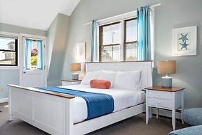 The Lighthouse Inn & Suites