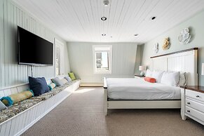 The Lighthouse Inn & Suites
