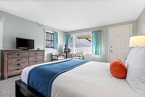 The Lighthouse Inn & Suites