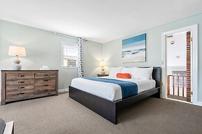 The Lighthouse Inn & Suites