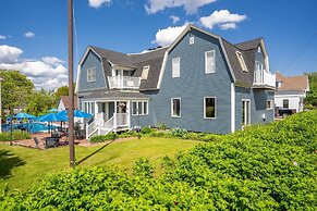 The Lighthouse Inn & Suites