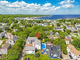 The Lighthouse Inn & Suites