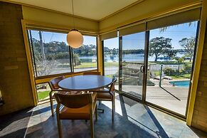 Emmanuel Holiday Apartments