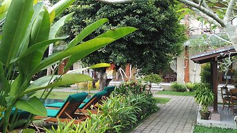 Nyoman Sandi Guest House