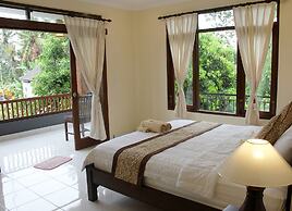 Nyoman Sandi Guest House