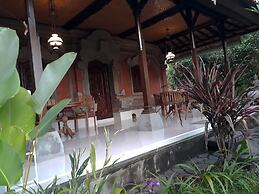 Nyoman Sandi Guest House