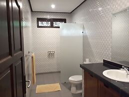 Nyoman Sandi Guest House