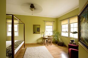 Ka'awaloa Plantation Bed & Breakfast