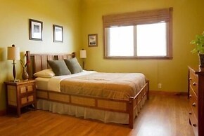 Ka'awaloa Plantation Bed & Breakfast
