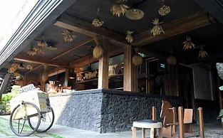 Omah Sinten Heritage Hotel & Resto