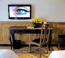 Omah Sinten Heritage Hotel & Resto