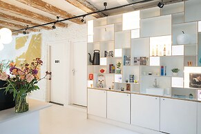 YAYS Amsterdam Salthouse Canal by Numa