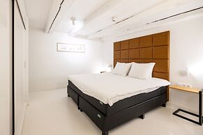 YAYS Amsterdam Salthouse Canal by Numa