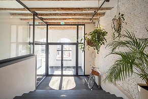 YAYS Amsterdam Salthouse Canal by Numa