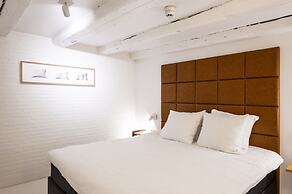 YAYS Amsterdam Salthouse Canal by Numa