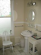 The Nelson House Bed & Breakfast