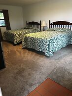 The Evergreen Inn - Motel and RV Park