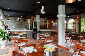 Tifakara Boutique Hotel & Birding Oasis