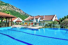 Tropical Deluxe Hotel