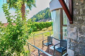 Tropical Deluxe Hotel