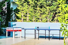 Tropical Deluxe Hotel