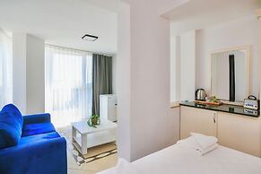 Tropical Deluxe Hotel