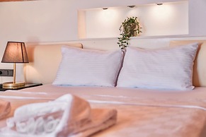 Tropical Deluxe Hotel