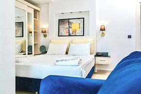 Tropical Deluxe Hotel