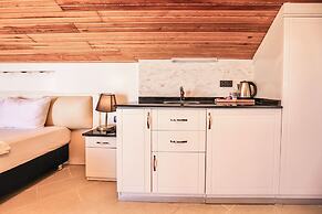 Tropical Deluxe Hotel