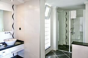 Tropical Deluxe Hotel